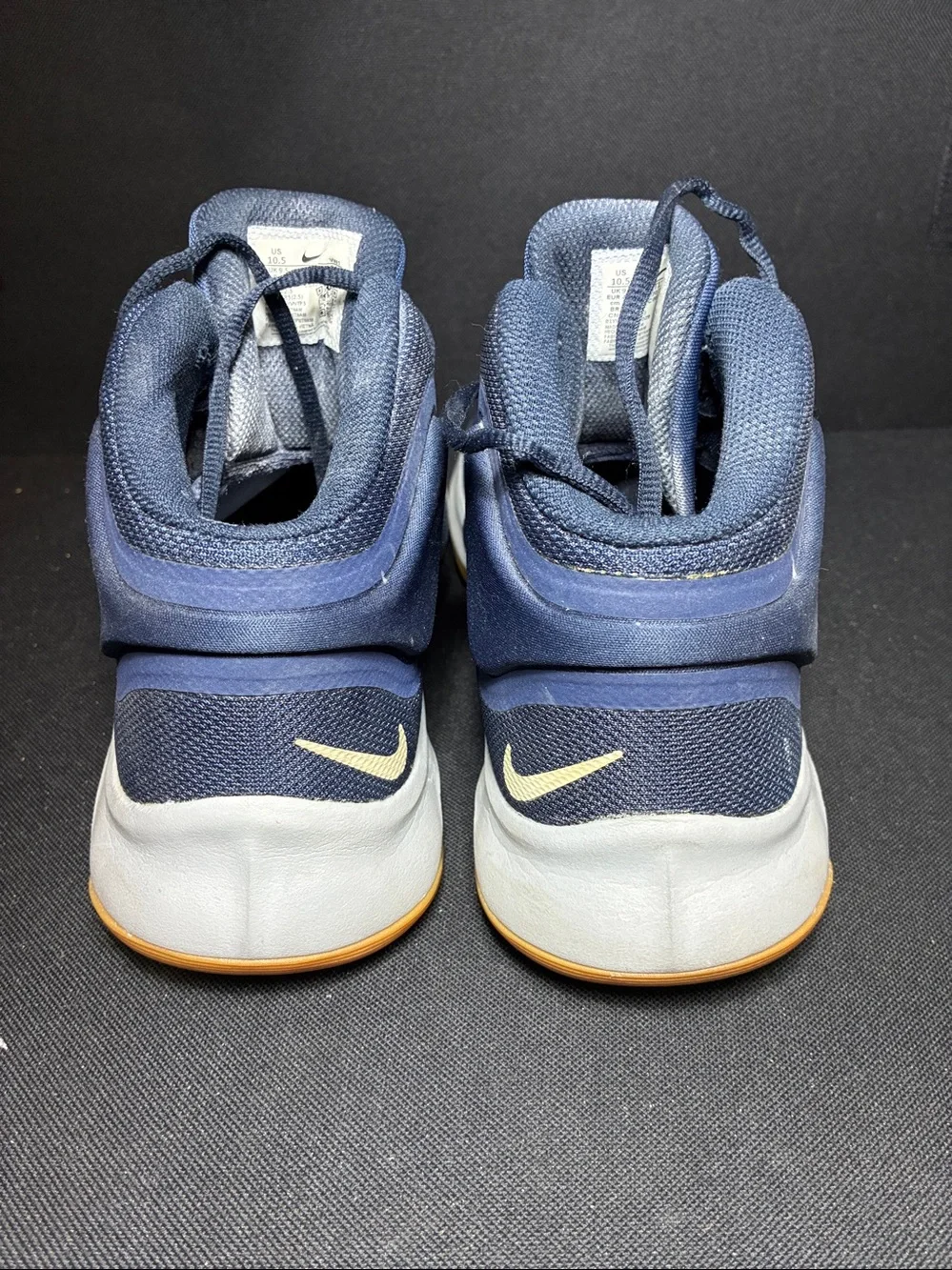 SKU AT1199-400 Nike sneakers USED (not box)